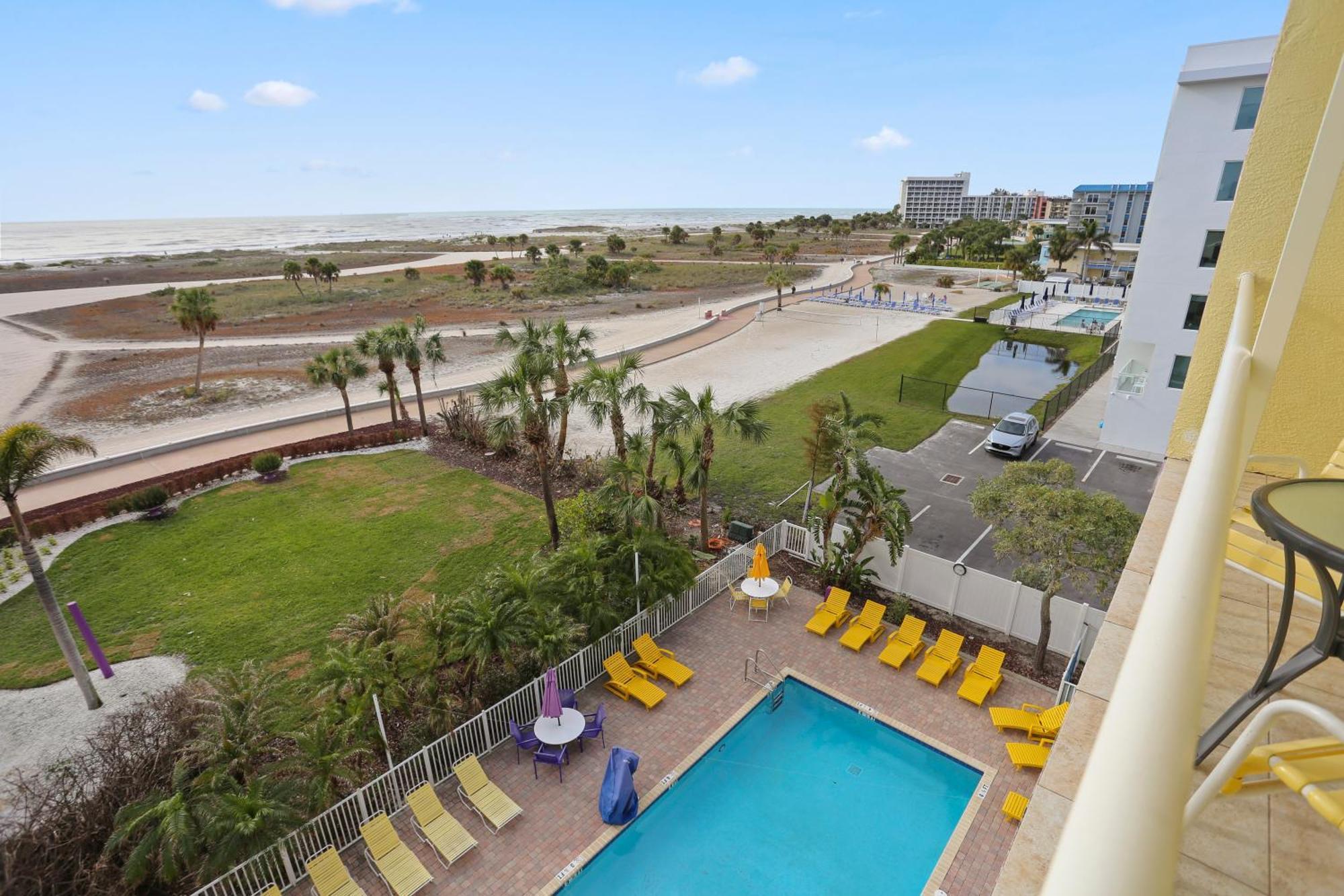 South Beach Condo Hotel By Travel Resort Services, Inc. St. Pete Beach Bagian luar foto
