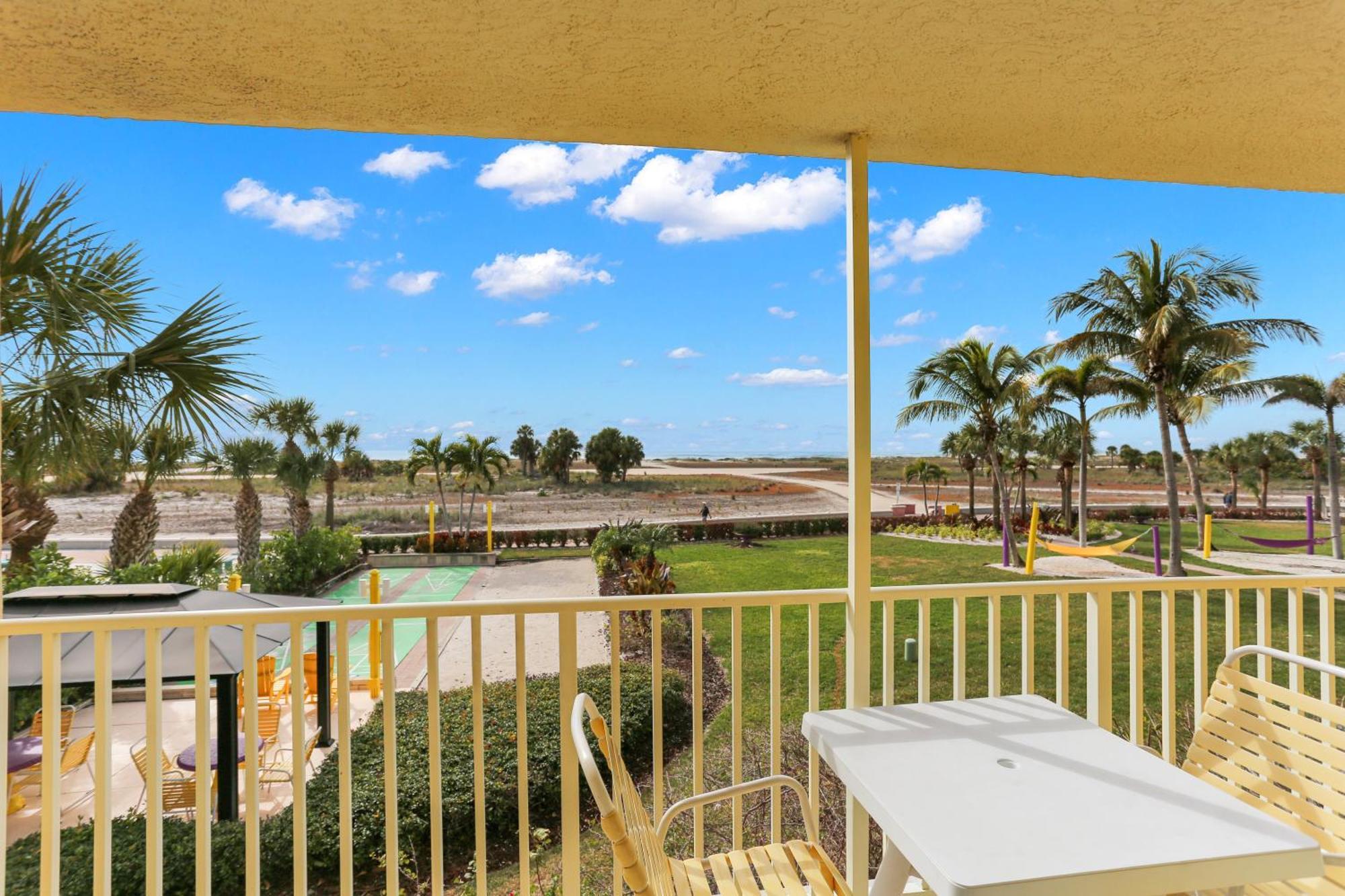 South Beach Condo Hotel By Travel Resort Services, Inc. St. Pete Beach Bagian luar foto